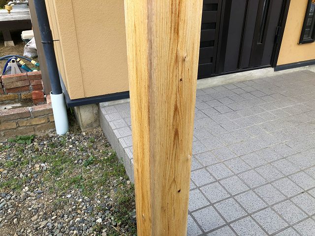 ポーチ柱アク洗い