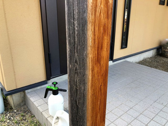 ポーチ柱アク洗い