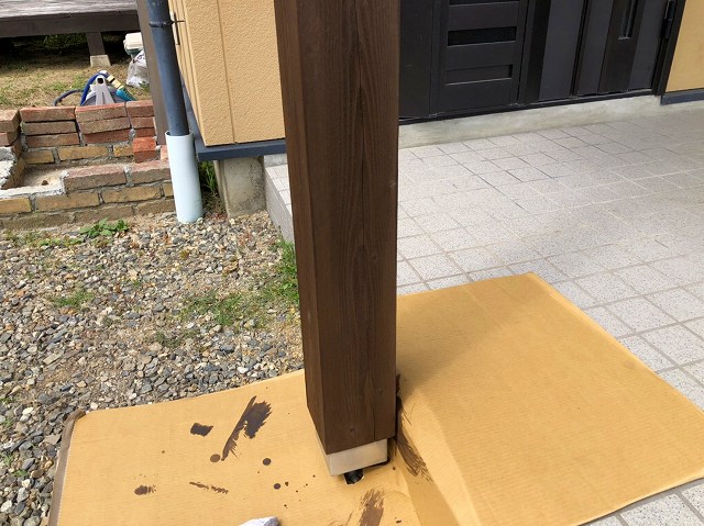 ポーチ柱アク洗い