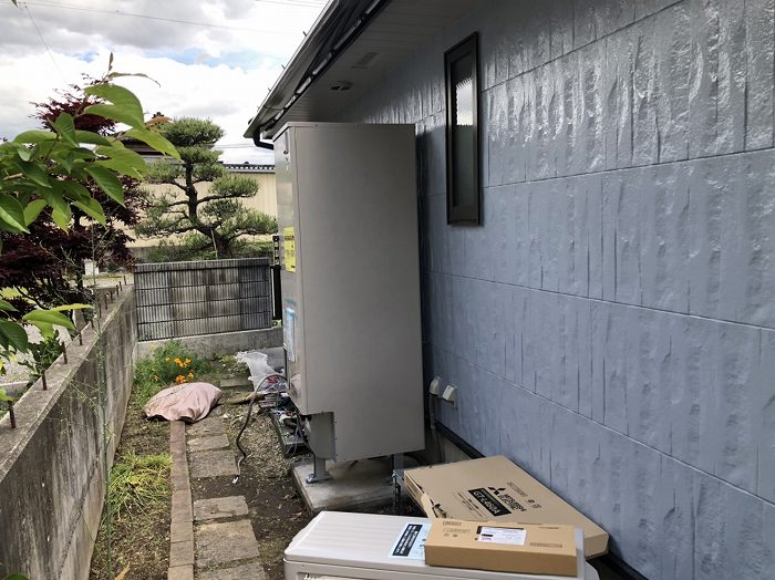電気温水器からエコキュートへ取替え工事