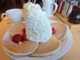 ストロベリーホイップクリーム＆マカデミアナッツ