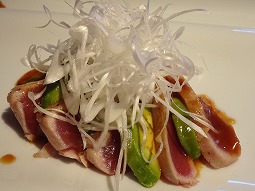 アボガドとマグロの焦がし醤油 　880円