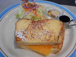 ふわとろフレンチトーストのチーズサンド