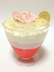 バラのジュレとムースのデザート